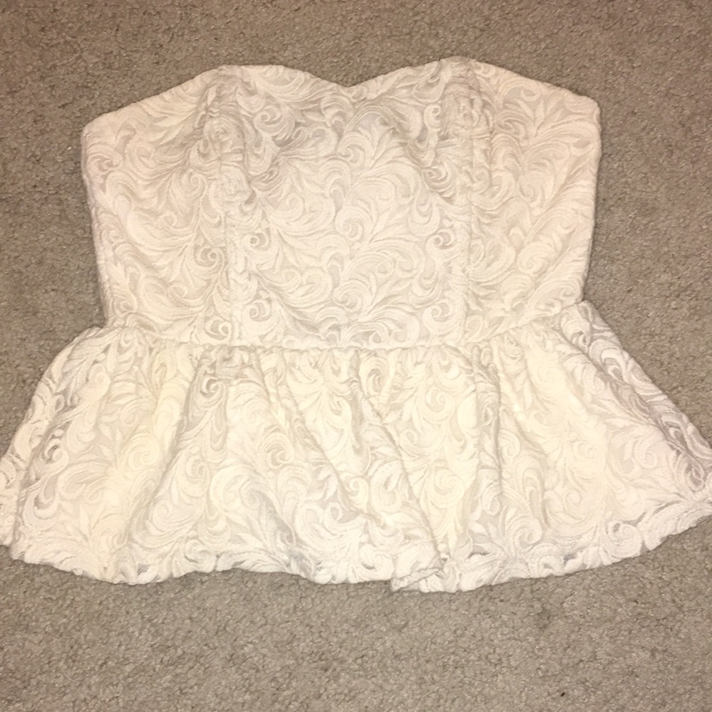 URBAN OUTFITTERS SWEETHEART NECK LACE TUBE TOP